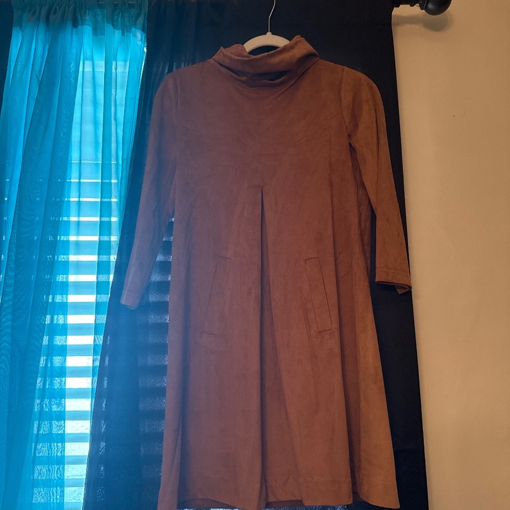 Tyler Boe tan dress.